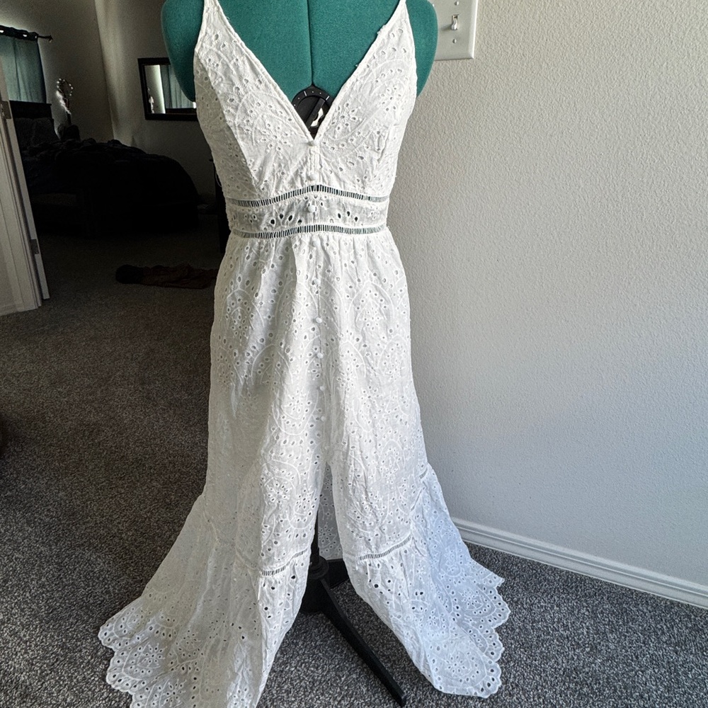 NWT Simple Elegant White Lace Maxi Dress